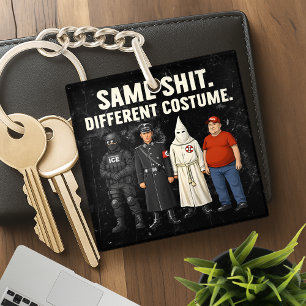Même Différent Costume