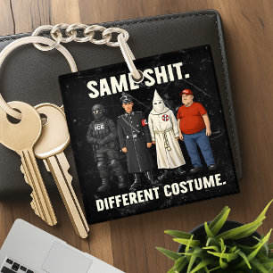 Même Différent Costume