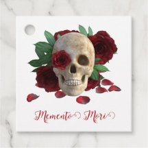 Memento Mori. Schädel mit rote Rosen