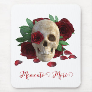 Memento Mori. Schädel mit rote Rosen Mousepad
