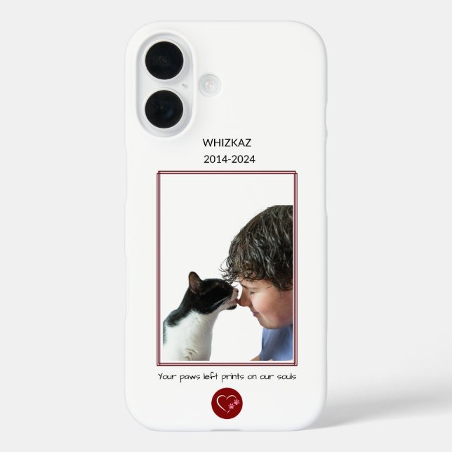 Memorial "Paws Verlassen Print on Our Souls" iPhone 16 Hülle (Rückseite)