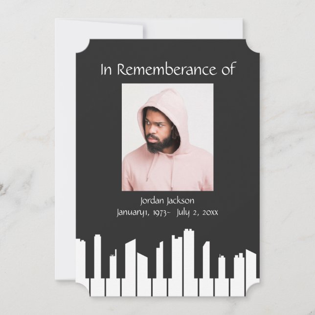 Memorial Service Piano Musiker Stadtbild Einladung (Vorderseite)