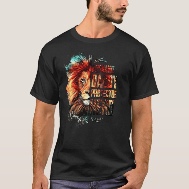 Men Proud Lion Cat Husband Daddy Protector Hero T-Shirt (Vorderseite)