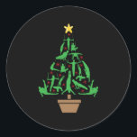 Men’s Gymnastics Christmas Tree Runder Aufkleber<br><div class="desc">Herren Gymnastik Weihnachtskunst mit männlichen Turnstgymnastik-Silhouetten in Form eines Weihnachtsbaumes. (Wettbewerbe: Ringe,  Gewölbe,  Boden- und Hauspferde.) > Niedliche Idee für den Trainer,  Lehrer oder Teamtrainer der Herren-Gymnastik zur Feier der Weihnachtszeit. > Personalisieren Sie es! Hinzufügen von individuelle Name,  Foto oder Text.</div>