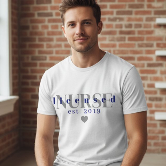 Men’s Nurse Tee With Custom Name & Establis Year (Von Creator hochgeladen)