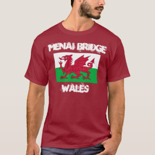 Menai Bridge, Wales mit walisischer Flagge T-Shirt