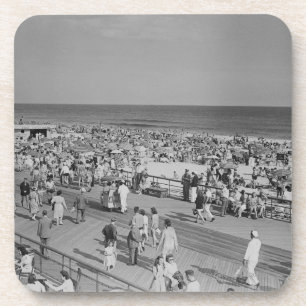 Menge auf Strand Untersetzer