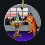 menorah cat.jpg keramik ornament<br><div class="desc">Nicht gerade für Chanukah mehr - dieser hübsche Ingwer beleuchtet die Kerzen, weil ein großes Wunder hier geschah!</div>