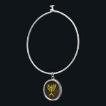 Menorah Flame Armreif<br><div class="desc">Eine braune und goldene digitale Darstellung der jüdischen siebenverzweigten Menorah (Hebräisch: מ נ ו ר ‎). Die siebenverzweigte Menorah, die im tragbaren Set von Moses in der Wildnis und später im Tempel in Jerusalem verwendet wird, ist seit der Antike ein Symbol des Judentums und das Emblem des modernen Staat Israel....</div>