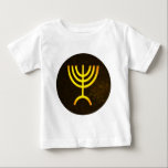 Menorah Flame Baby T-shirt<br><div class="desc">Eine digitale Darstellung der jüdischen siebenverzweigten Menorah (Hebräisch: מְ נ וֹ רָ ). Die siebenverzweigte Menorah, die im tragbaren Set von Moses in der Wildnis und später im Tempel in Jerusalem verwendet wird, ist seit der Antike ein Symbol des Judentums und das Emblem des modernen Staat Israel. Der Kohanim zündete...</div>