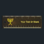 Menorah Flame Lineal<br><div class="desc">Eine braune und goldene digitale Darstellung der jüdischen siebenverzweigten Menorah (Hebräisch: מְ נ וֹ רָ ‎). Fügen Sie Ihren eigenen Text hinzu. Die siebenverzweigte Menorah, die im tragbaren Set von Moses in der Wildnis und später im Tempel in Jerusalem verwendet wird, ist seit der Antike ein Symbol des Judentums und...</div>