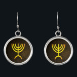 Menorah Flame Ohrringe<br><div class="desc">Eine braune und goldene digitale Darstellung der jüdischen siebenverzweigten Menorah (Hebräisch: מְ נ וֹ רָ ‎). Die siebenverzweigte Menorah, die im tragbaren Set von Moses in der Wildnis und später im Tempel in Jerusalem verwendet wird, ist seit der Antike ein Symbol des Judentums und das Emblem des modernen Staat Israel....</div>