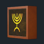 Menorah Flame Stifthalter<br><div class="desc">Eine braune und goldene digitale Darstellung der jüdischen siebenverzweigten Menorah (Hebräisch: מְ נ וֹ רָ ‎). Die siebenverzweigte Menorah, die im tragbaren Set von Moses in der Wildnis und später im Tempel in Jerusalem verwendet wird, ist seit der Antike ein Symbol des Judentums und das Emblem des modernen Staat Israel....</div>