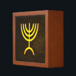 Menorah Flame Stifthalter<br><div class="desc">Eine braune und goldene digitale Darstellung der jüdischen siebenverzweigten Menorah (Hebräisch: מְ נ וֹ רָ ). Die siebenverzweigte Menorah, die im tragbaren Set von Moses in der Wildnis und später im Tempel in Jerusalem verwendet wird, ist seit der Antike ein Symbol des Judentums und das Emblem des modernen Staat Israel....</div>
