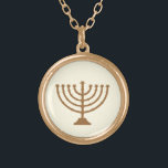 Menorah ~ Hanukkah Celebration Vergoldete Kette<br><div class="desc">Die traditionelle Menorah für Ihre Hanukkah-Feier,  eine Bar Mitzvah oder Bat Mitzvah auf einem Anhänger zu tragen zu Ihrer Synagoge,  Büro,  Abendessen Party,  Mittagessen,  weil es perfekt für jeden Anlass.</div>