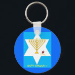 Menorah Key Chain Schlüsselanhänger<br><div class="desc">Hanukah dreht sich um die Botschaft von Licht und Liebe. Mit einem Urlaubssymbol wärmen Sie sich immer mit der Urlaubsbotschaft - auch jenseits von Hanukah.</div>
