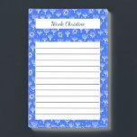 Menorah Star von David Hanukkah Blue CUSTOM Notepa Post-it Klebezettel<br><div class="desc">Machen Sie Ihre Shopping-Listen stilvoll mit diesem maßgeschneiderten Einkaufs-,  Speisen- oder Liste-Notizblock. Passen Sie Ihre Bedürfnisse an oder fügen Sie Anzug hinzu. Behalte oder löscht auch die Zeilen. Karo in meinem Shop für mehr Größen und Stile!</div>