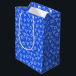 Menorah Star von David Hanukkah Pattern Blue Mittlere Geschenktüte<br><div class="desc">Karo meinen Shop für mehr Farben und Designs oder lass mir wissen,  ob Sie etwas Angewohntes wollen. Danke für den Einkauf mit mir!</div>