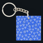 Menorah Star von David Hanukkah Pattern Blue White Schlüsselanhänger<br><div class="desc">Hoffe,  dass Ihnen dieses Ferien-Design gefällt. Fügen Sie Ihren eigenen Text hinzu. Karo in meinem Shop für weitere passende Artikel wie Aufkleber,  Karten,  Tasse,  Handtücher,  Packpapier und andere Urlaubsmuster. Danke für den Einkauf mit mir! Wenn Sie etwas Angewohntes lass mir wissen!</div>