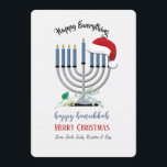 Menorah- und Weihnachtsmannmütze-Urlaubskarte Einladung<br><div class="desc">Eine Hanukkah-Weihnachtskarte, die eine Menorah und den Hut des Weihnachtsmanns enthält. Ideal für die "Urlaubssaison". Entworfen von Rawpixel.com). (Designed by Freepik). Designed by Freepik). ()Die Karte ist einfach zu anpassen mit Ihrem Wortlaut, Schriftart und Schriftart Farbe.() Nicht genau, was Sie suchen? Alle unsere Produkte können auf Ihre Bedürfnisse zugeschnitten werden,...</div>