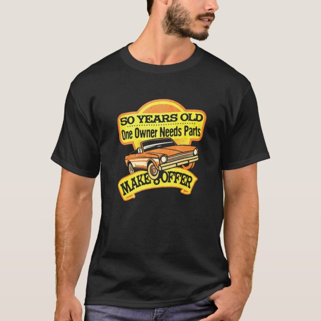 Mens 50 Jahre alt, braucht ein Eigentümer Teile ma T-Shirt (Vorderseite)