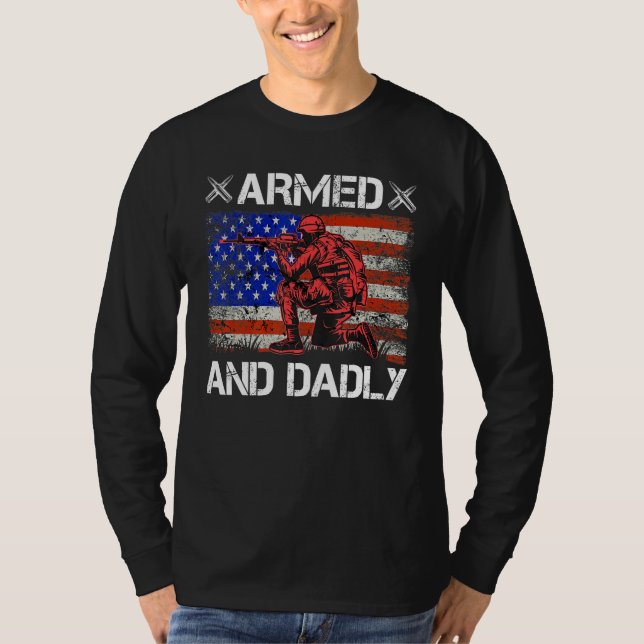 Mens Armed And Dadly  Deadly Father s Day USA Flag T-Shirt (Vorderseite)