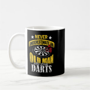 Mens Dart Player Never Underestimate An Old Man Wh Kaffeetasse