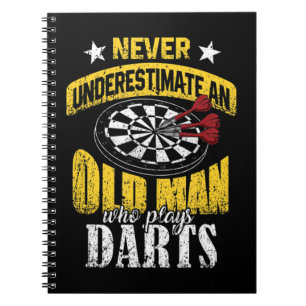 Mens Dart Player unterschätzt nie einen alten Mann Notizblock