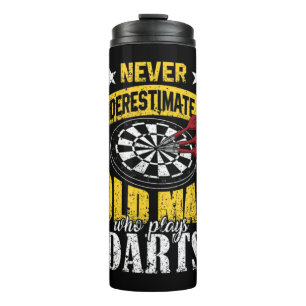 Mens Dart Player unterschätzt nie einen alten Mann Thermosbecher