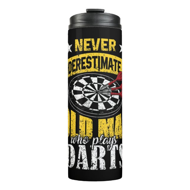 Mens Dart Player unterschätzt nie einen alten Mann Thermosbecher (Vorderseite)