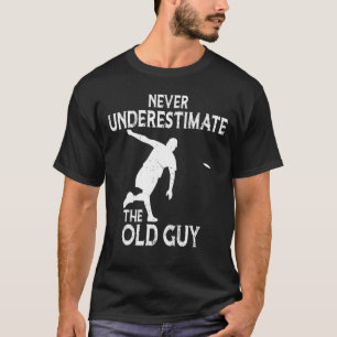 Mens Disk Golf unterschätzt den alten Typ nie T-Shirt