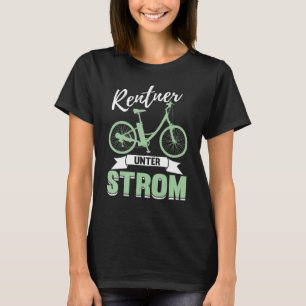 Mens E Bike Mountainbike Reitsportler unter T-Shirt