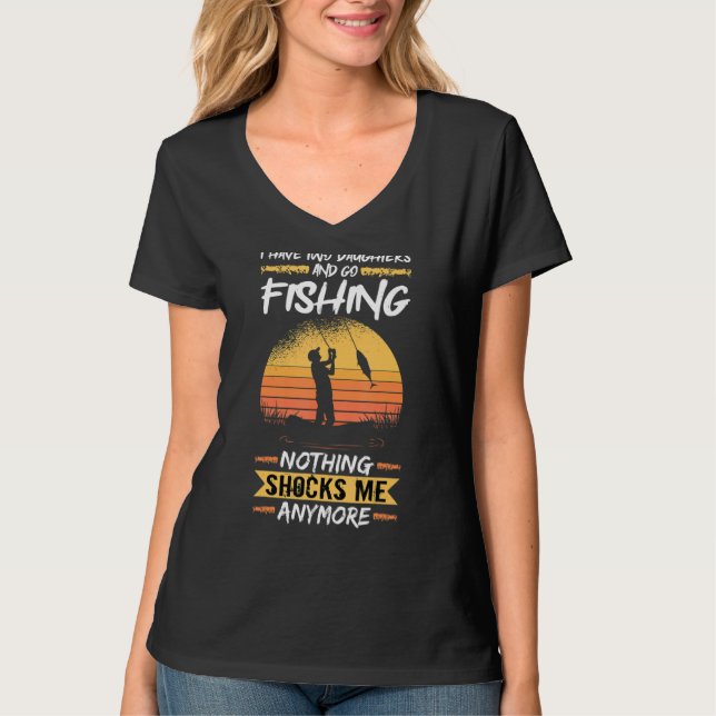 Mens Fisherman I Have Two Daughters And Go Fishing T-Shirt (Vorderseite)