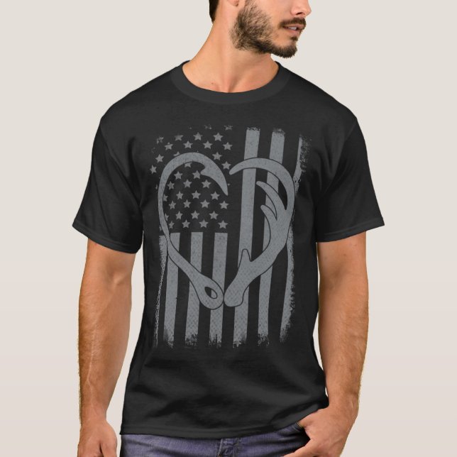 Mens Fishing Hunting US Flag Husband Dad Hook Horn T-Shirt (Vorderseite)
