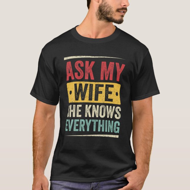Mens Fragte meiner Ehefrau, sie weiß alles, was lu T-Shirt (Vorderseite)