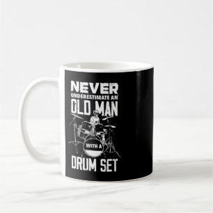 Mens Funny Never Underestimate An Old Man With A D Kaffeetasse
