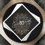 Mens Funny Whiskey 80. Geburtstag Serviette<br><div class="desc">Feiern Sie die großen 8-0 mit Stil und Spaß mit diesem Vintagen Whiskey Label-inspiriert Geburtstagsdesign. Die Typografie in Schwarz, Gold und Weiß ist verziert und elegant und verleiht ihr ein klassisches Retro-Vintages Ambiente. Ideal für den Mann (oder die Frau!) in Ihrem Leben, der ihre Lieben, Spirituosen, Bourbon und andere alkoholische...</div>