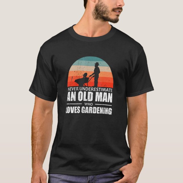 Mens Gardener unterschätzt nie einen alten Mann, d T-Shirt (Vorderseite)