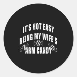 Mens ist es nicht einfach, meine Frau Arm fein Fun Runder Aufkleber