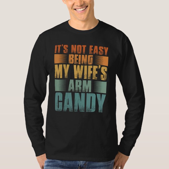 Mens It s Not Easy Being My Wifes Arm Candy T-Shirt (Vorderseite)
