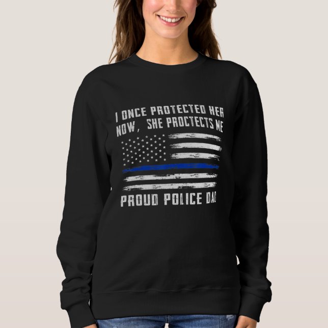 Mens jetzt schützt sie mich stolz Polizei Vater Po Sweatshirt (Vorderseite)