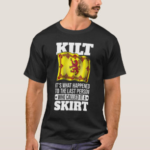 Mens Kilt ist es, was mit der Person passiert, die T-Shirt