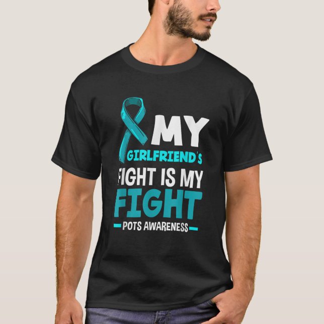 Mens Meine Freundin kämpft mit meinen Kampfflugzeu T-Shirt (Vorderseite)