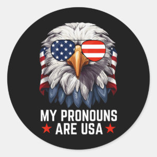 Mens meine Pronomen sind der sonnige Adler der USA Runder Aufkleber