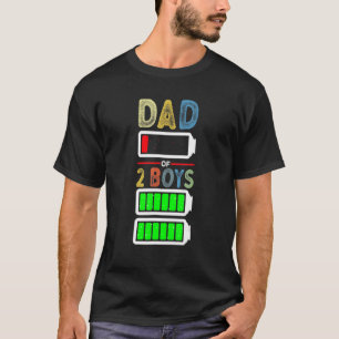 Mens müde Vater von zwei Jungen mit niedrigem Akku T-Shirt