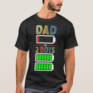 Mens müder Vater von 2 Jungen mit niedrigem Batter T-Shirt