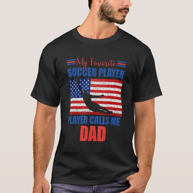 Mens My Favorite Soccer Player Calls Me Dad  Ameri T-Shirt (Vorderseite)