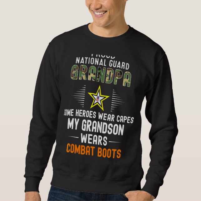 Mens My Grandson trägt Kampfstiefel mit Stolz auf  Sweatshirt (Vorderseite)
