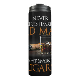 Mens Never Underestimate An Old Man Who Smokes Cig Thermosbecher