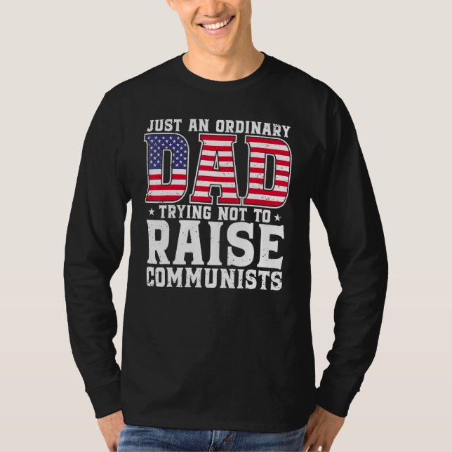 Mens nur ein normaler Vater, der versucht, Comm ni T-Shirt (Vorderseite)